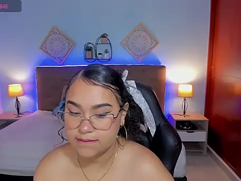 Prettyy zoe online show from November 4, 2025, 12:04 pm