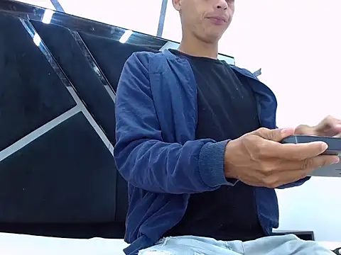 Snapshot of wiltom_ chatting on October 29, 2025, 12:18 pm wiltom online show from October 29, 2025, 12:18 pm