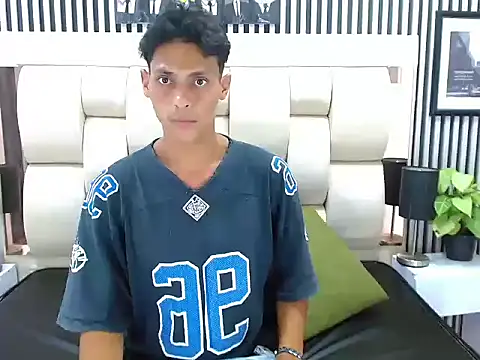 Snapshot of wiltom_ chatting on November 1, 2025, 1:40 am wiltom online show from November 1, 2025, 1:40 am