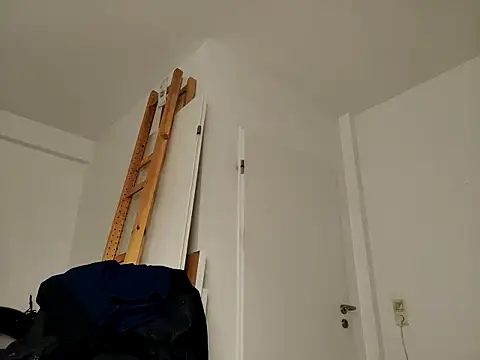 stripcumboy online show from November 7, 2025, 6:41 pm