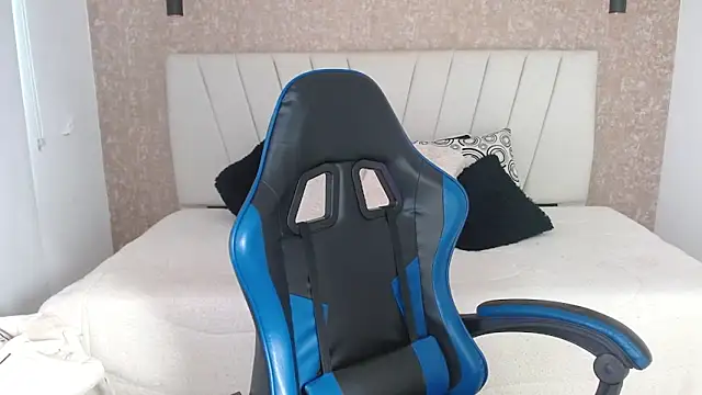 AliceSmity  online show from April 1, 2026, 12:17 pm