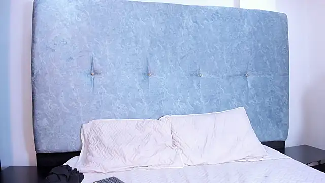 Catalina Bonnet online show from October 29, 2025, 3:42 am