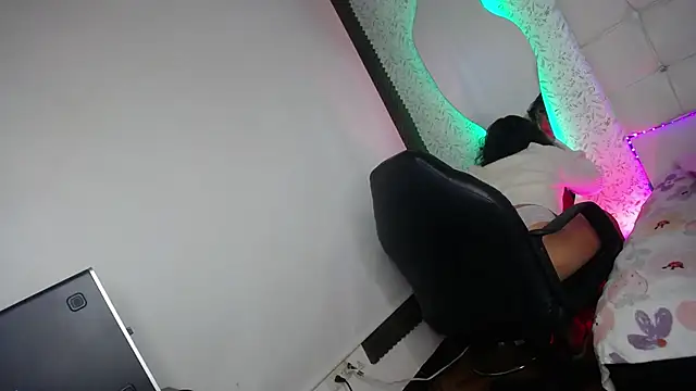 Catleya x online show from November 6, 2025, 7:37 pm