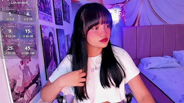 BellaGreen1 online show from October 27, 2025, 8:24 pm