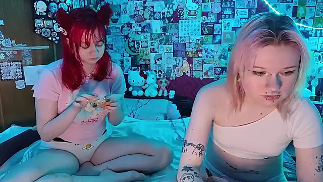 PinkiePurr online show from November 16, 2025, 7:19 pm