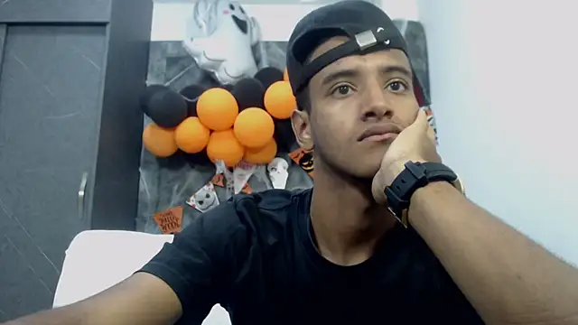 Tommy 22CM online show from October 30, 2025, 2:07 pm