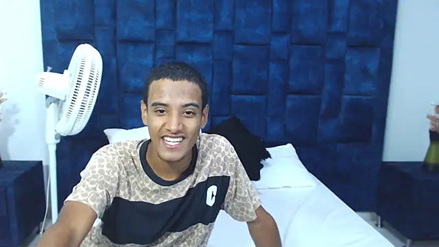 Tommy 22CM online show from November 4, 2025, 11:42 am