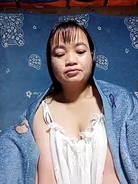 Snapshot of Noelle-e chatting on December 20, 2025, 10:28 pm Noelle-e online show from December 20, 2025, 10:28 pm