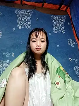 Snapshot of Noelle-e chatting on December 21, 2025, 11:23 pm Noelle-e online show from December 21, 2025, 11:23 pm