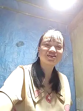 Snapshot of Noelle-e chatting on April 4, 2026, 12:46 pm Noelle-e online show from April 4, 2026, 12:46 pm