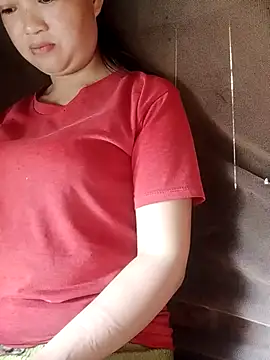 Snapshot of Noelle-e chatting on April 14, 2026, 5:46 am Noelle-e online show from April 14, 2026, 5:46 am