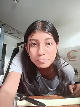 YeseniaRodriguez3 online show from October 27, 2025, 5:17 pm