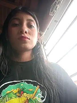 YeseniaRodriguez3 online show from November 15, 2025, 4:36 pm