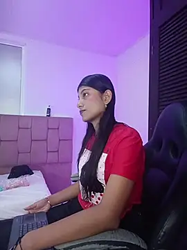 YeseniaRodriguez3 online show from April 14, 2026, 12:33 pm