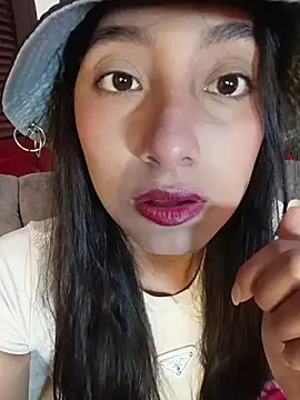 YeseniaRodriguez3 online show from May 23, 2026, 12:42 pm