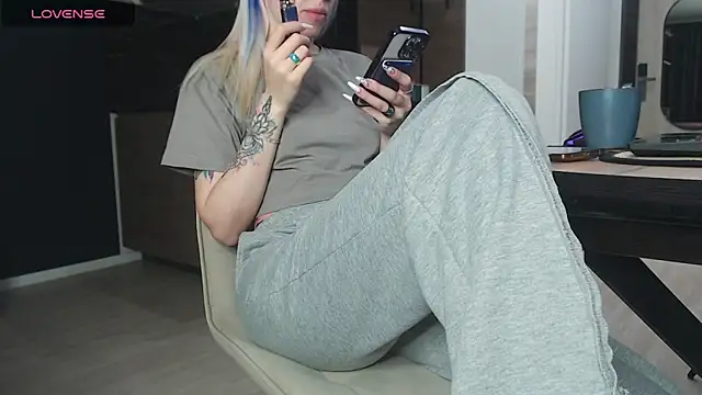 YanaMm online show from November 8, 2025, 8:36 am