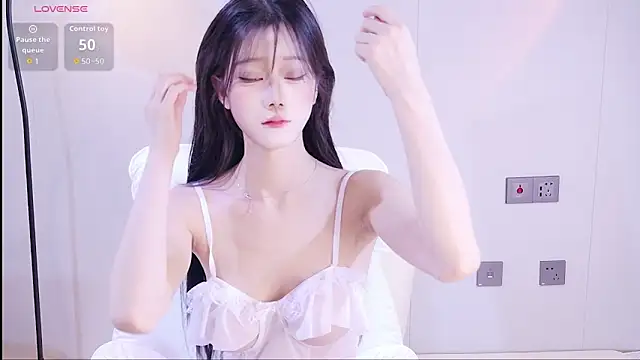 xiaoxi---n online show from June 1, 2026, 5:31 am