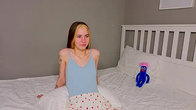 Snapshot of _little_pussy chatting on October 25, 2025, 11:07 am little pussy online show from October 25, 2025, 11:07 am