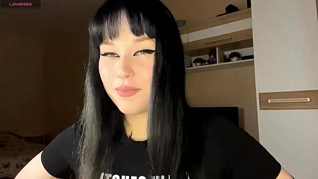 LaurenOveson online show from October 28, 2025, 7:23 am