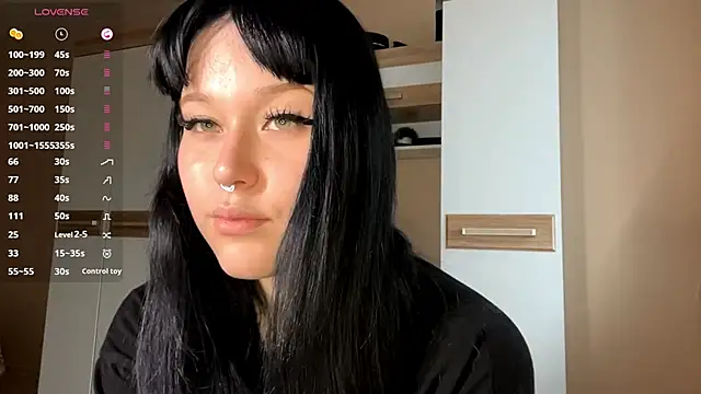 LaurenOveson online show from November 6, 2025, 10:16 am