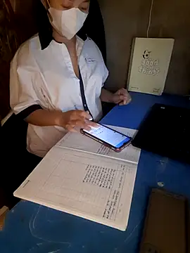 Zinny112 online show from November 3, 2025, 4:08 pm