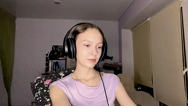 Snapshot of CannyTammy chatting on October 25, 2025, 4:24 pm CannyTammy online show from October 25, 2025, 4:24 pm