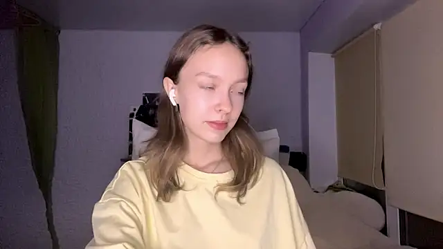 Snapshot of CannyTammy chatting on November 3, 2025, 3:35 pm CannyTammy online show from November 3, 2025, 3:35 pm