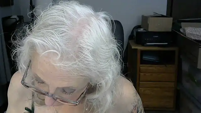 JoleneDelacroix online show from December 18, 2025, 4:13 pm