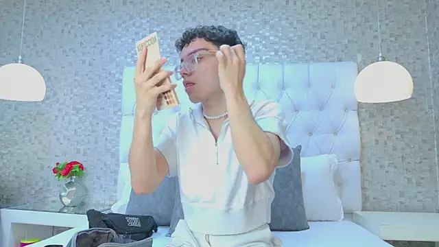 DylanThompsonn online show from October 26, 2025, 1:39 pm