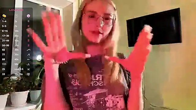 LatanyaRein online show from November 7, 2025, 3:23 pm