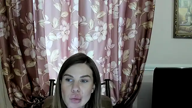 Snapshot of LinaBey chatting on February 19, 2026, 12:34 pm LinaBey online show from February 19, 2026, 12:34 pm