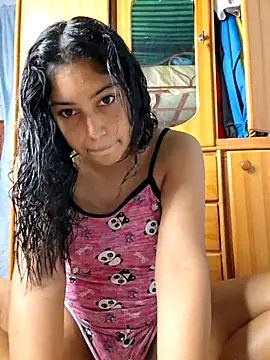 aleexacandy online show from June 6, 2026, 2:49 am