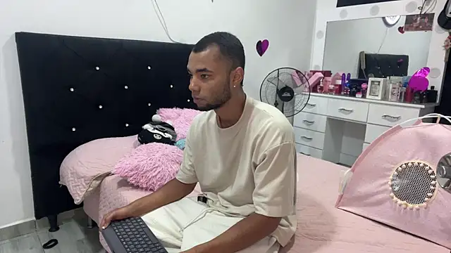 Hot2gether69 online show from February 17, 2026, 1:24 am