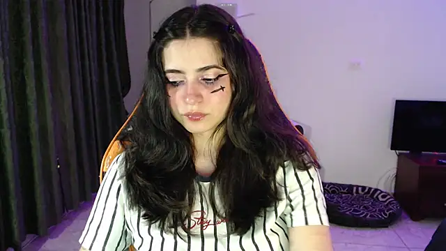 Snapshot of Annagoth_ chatting on June 22, 2026, 5:04 am Annagoth online show from June 22, 2026, 5:04 am