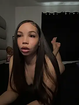 Snapshot of nikkiloveee chatting on July 8, 2026, 5:17 pm nikkiloveee online show from July 8, 2026, 5:17 pm
