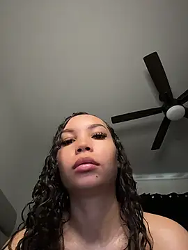 Snapshot of nikkiloveee chatting on July 23, 2026, 7:34 pm nikkiloveee online show from July 23, 2026, 7:34 pm