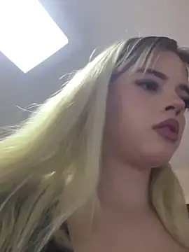 Snapshot of ViolettaAllente chatting on January 7, 2026, 2:03 am ViolettaAllente online show from January 7, 2026, 2:03 am