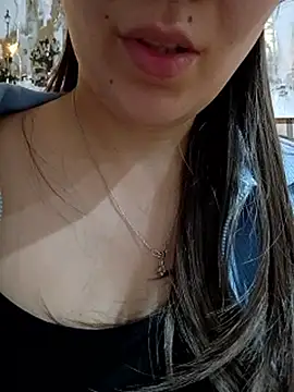 Emily  love online show from November 27, 2025, 3:52 am