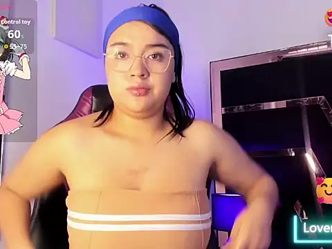 MiluVargas online show from November 4, 2025, 7:35 pm