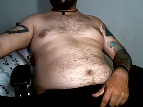 Snapshot of thethickbear chatting on June 15, 2026, 1:41 am thethickbear online show from June 15, 2026, 1:41 am