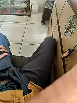 Snapshot of tomdear chatting on November 17, 2025, 9:26 am tomdear online show from November 17, 2025, 9:26 am