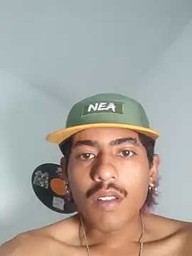 Snapshot of SkinniYamo chatting on October 27, 2025, 1:15 pm SkinniYamo online show from October 27, 2025, 1:15 pm