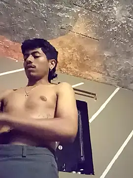 SkinniYamo online show from April 11, 2026, 2:38 am