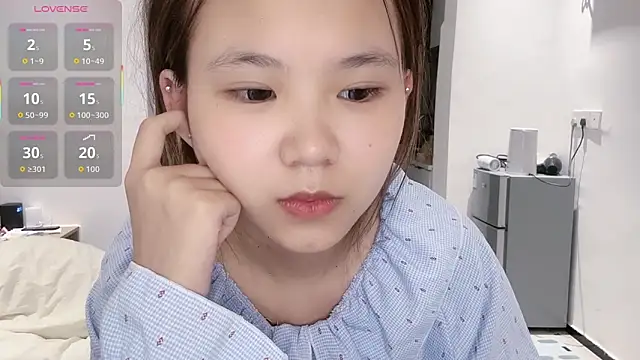 Xiaoyumi61 online show from November 3, 2025, 2:07 pm