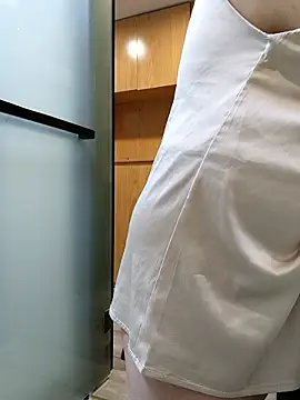 Xueen  online show from November 3, 2025, 5:09 am