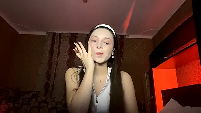 Poly Falkony online show from October 29, 2025, 3:14 pm