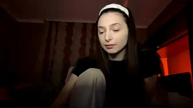 Poly Falkony online show from October 30, 2025, 2:51 pm