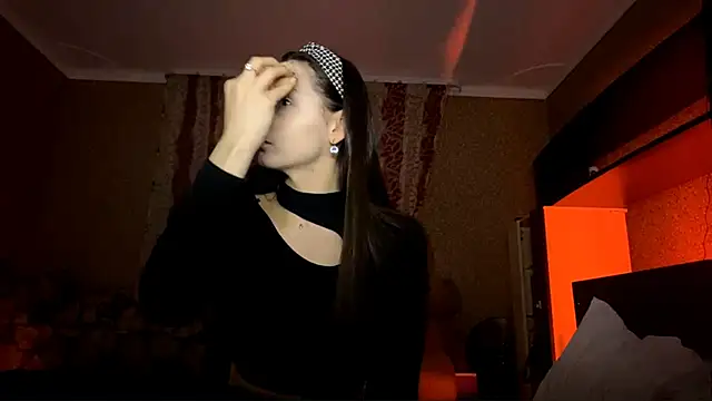 Poly Falkony online show from October 31, 2025, 5:03 pm