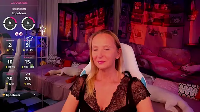 ScarlettPalmer online show from November 5, 2025, 10:48 am