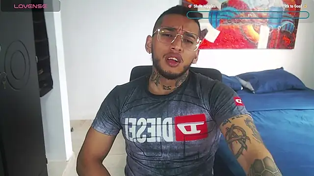 LucaVanden online show from October 31, 2025, 2:40 pm